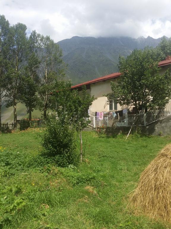 Zura'S Guesthouse Kazbegi Exterior photo