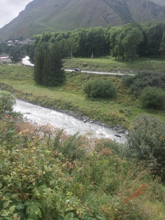 Zura'S Guesthouse Kazbegi Exterior photo